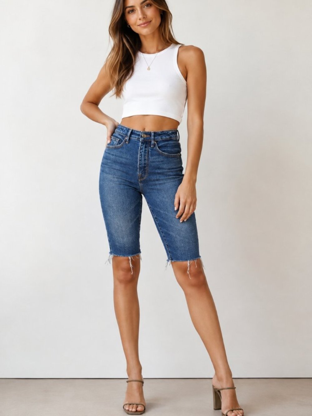 Good American Bermuda Shorts Denim Raw Hem Size 2 Body Sculpting Minimalist